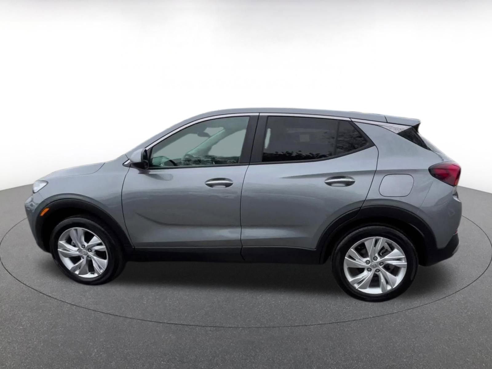 Used 2025 Buick Encore GX Preferred AWD/4WD image 9
