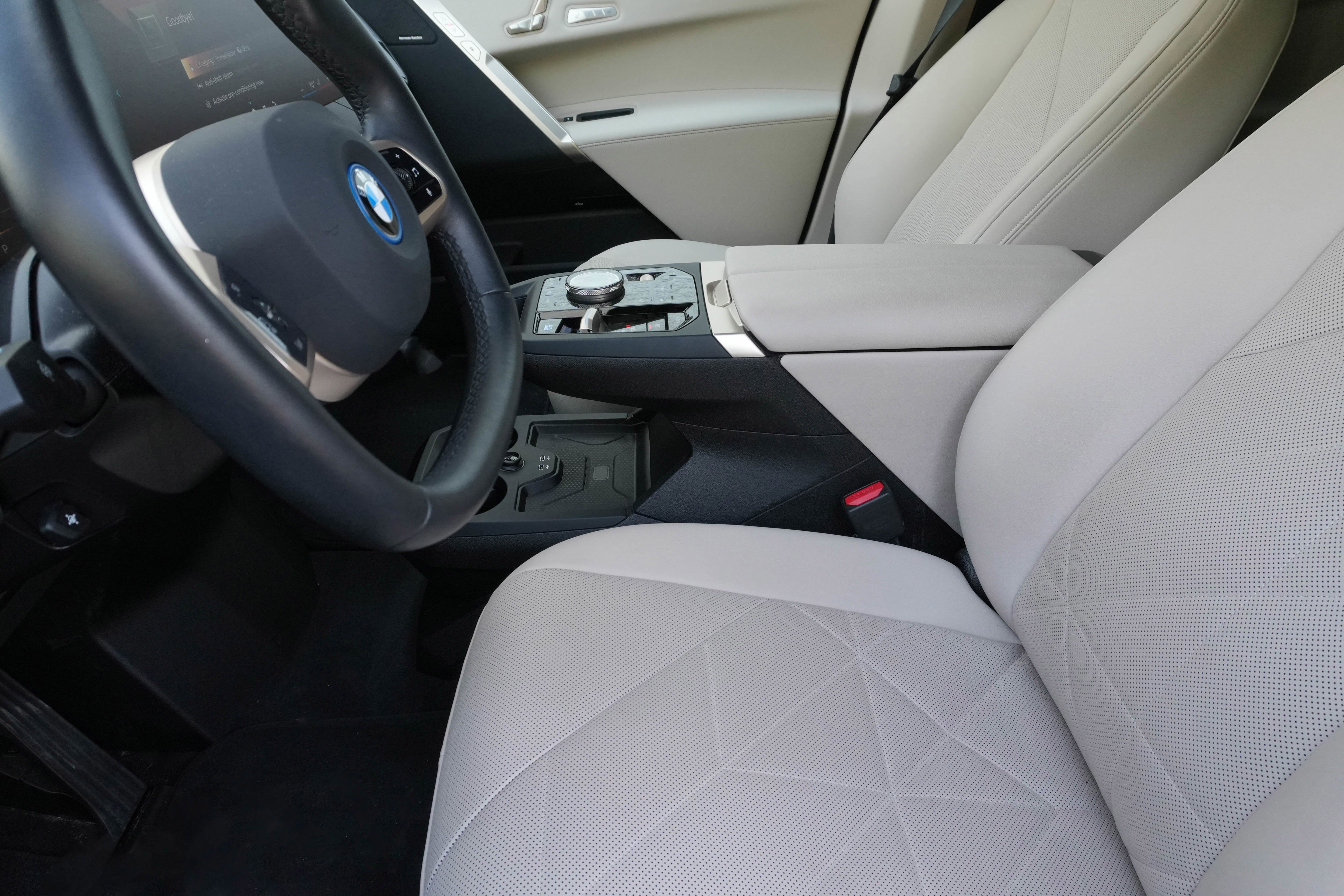 Certified 2024 BMW iX xDrive50 w/ Premium Package AWD/4WD image 10