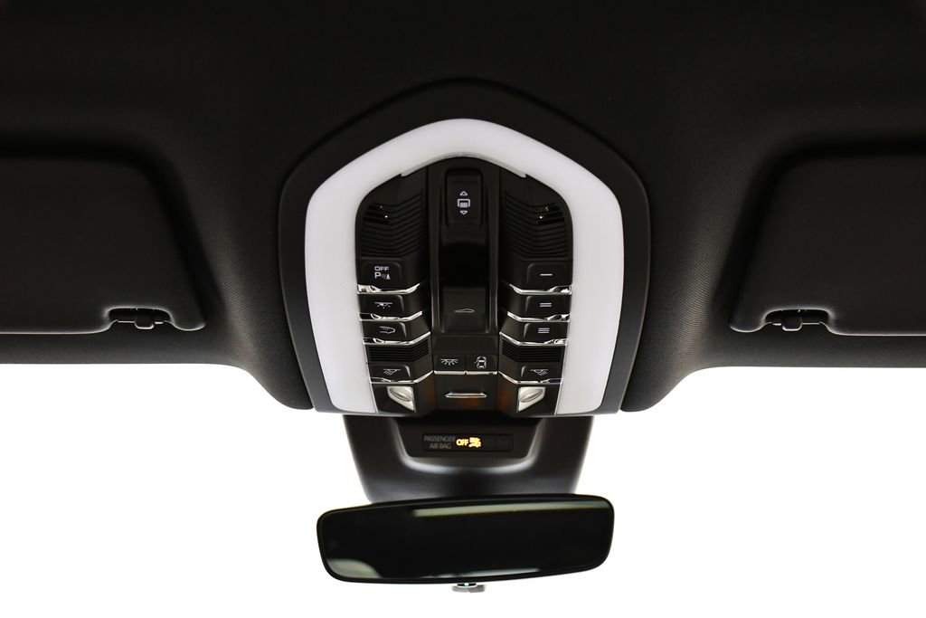 Certified 2025 Porsche Macan image 25