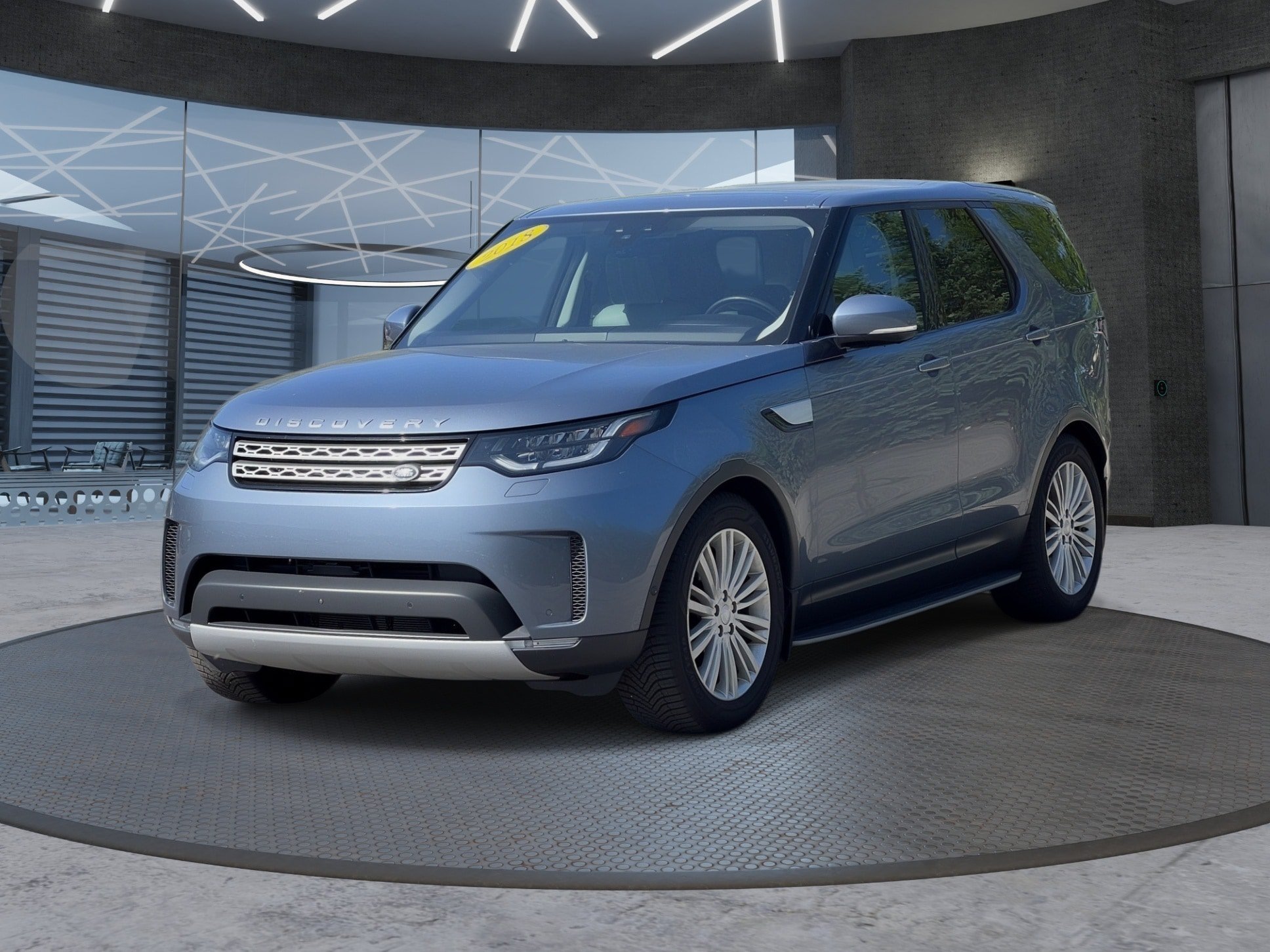 Used 2018 Land Rover Discovery HSE Luxury AWD/4WD image 2