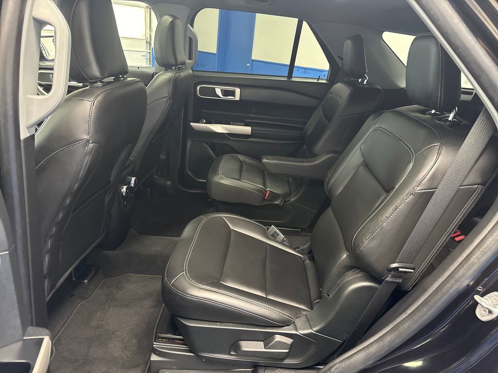 Certified 2022 Ford Explorer XLT w/ Equipment Group 202A AWD/4WD image 29