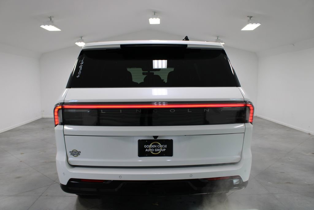New 2026 Lincoln Navigator Reserve w/ Jet Appearance Package AWD/4WD image 7