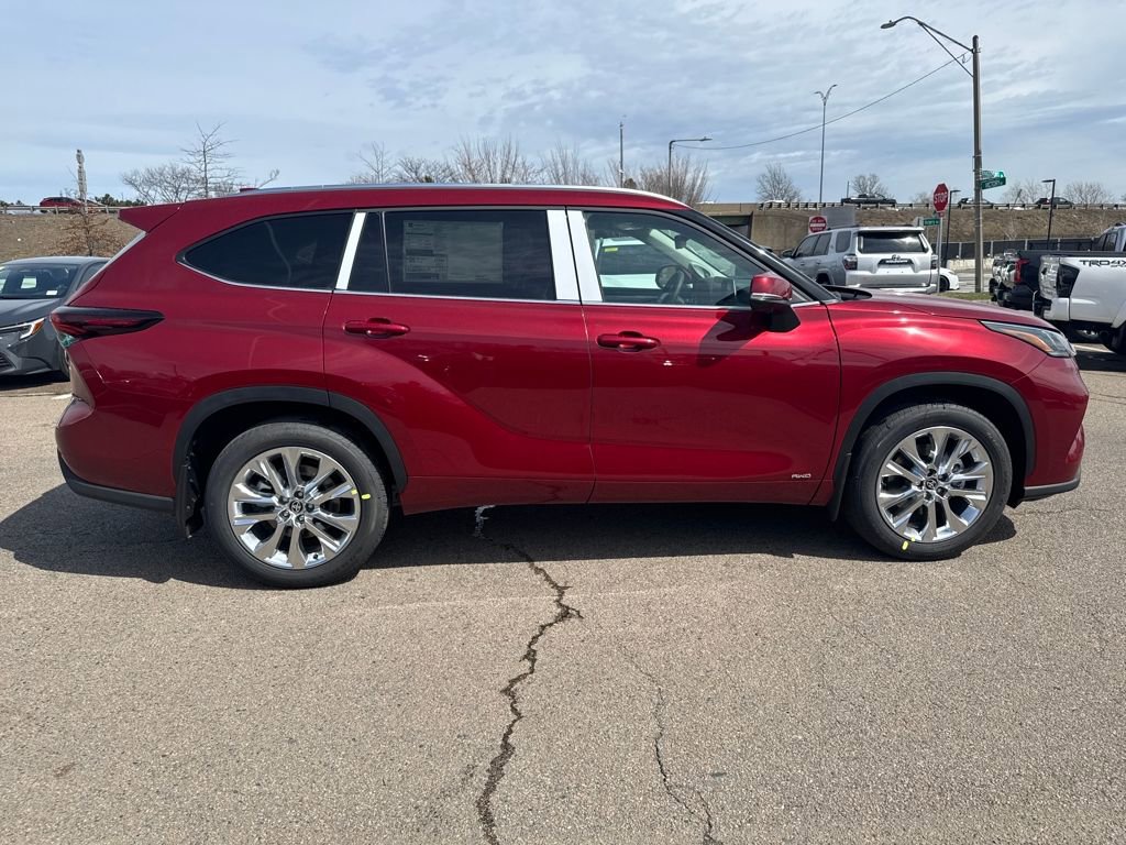 New 2026 Toyota Highlander Limited image 8