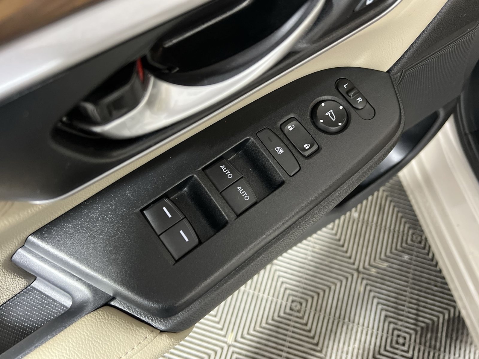 Used 2018 Honda CR-V EX-L image 15