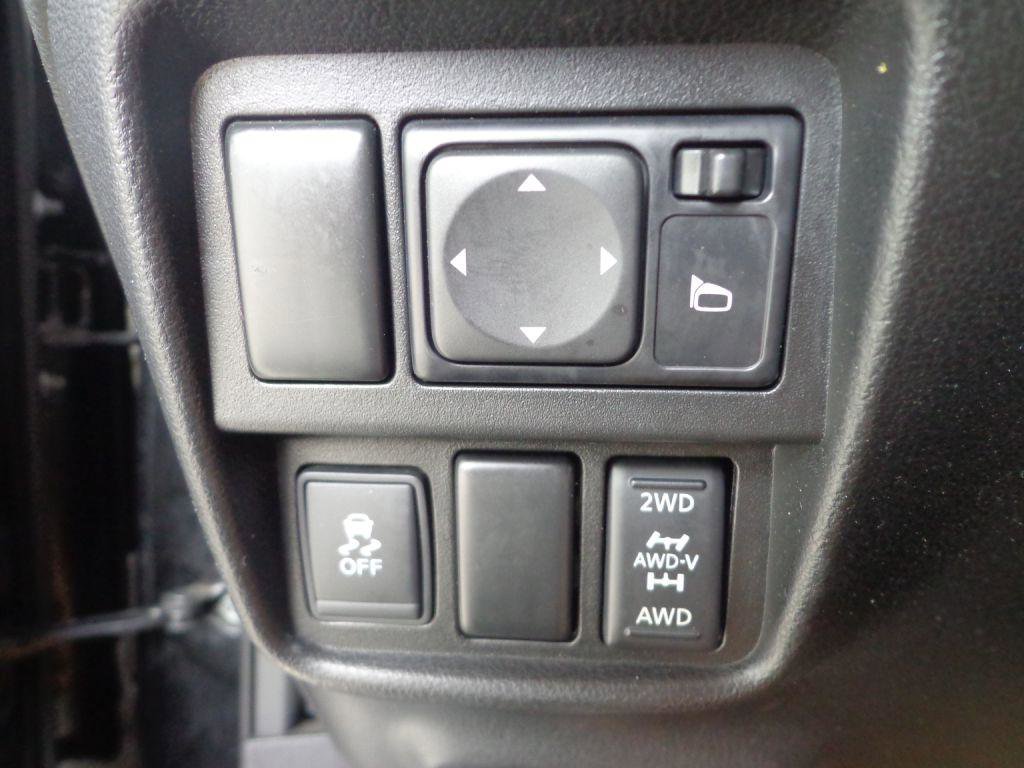 Used 2013 Nissan Juke SL image 26