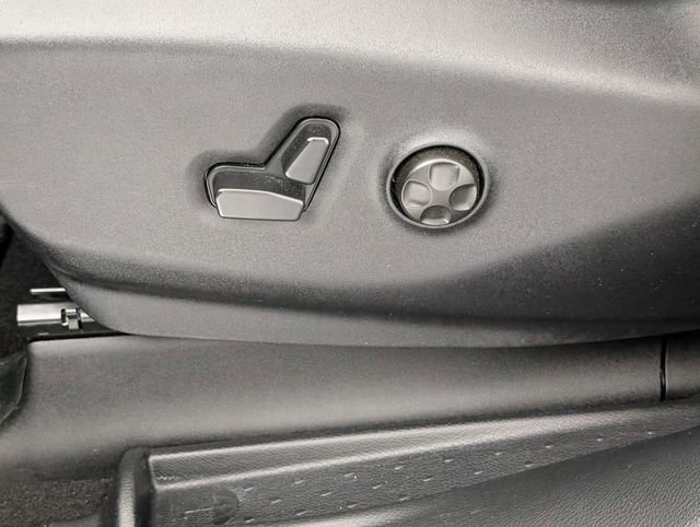 Used 2025 Chrysler Pacifica Select image 14