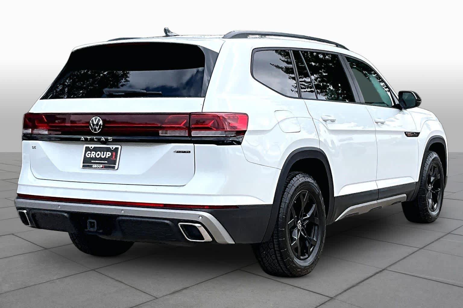 Used 2024 Volkswagen Atlas Peak Edition SE AWD/4WD image 13