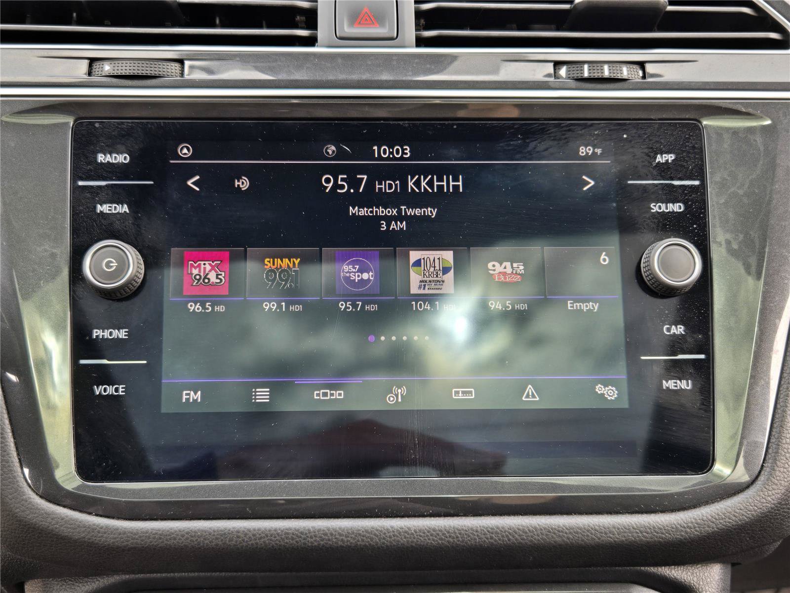 Used 2023 Volkswagen Tiguan SE R-Line FWD image 15
