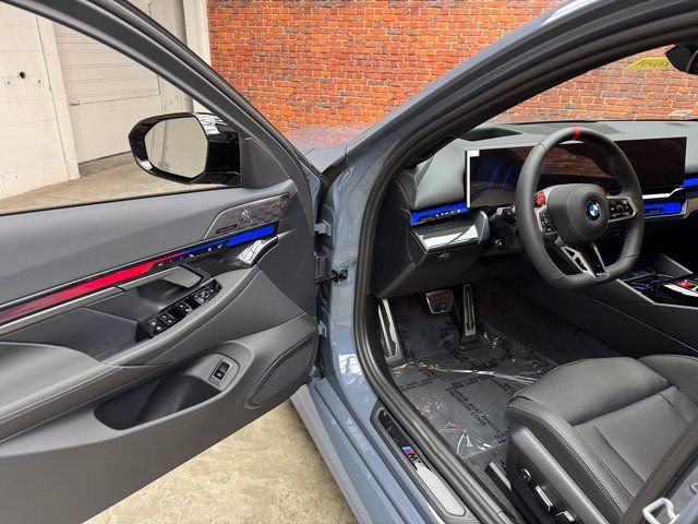 Used 2026 BMW M5 w/ Executive Package image 9