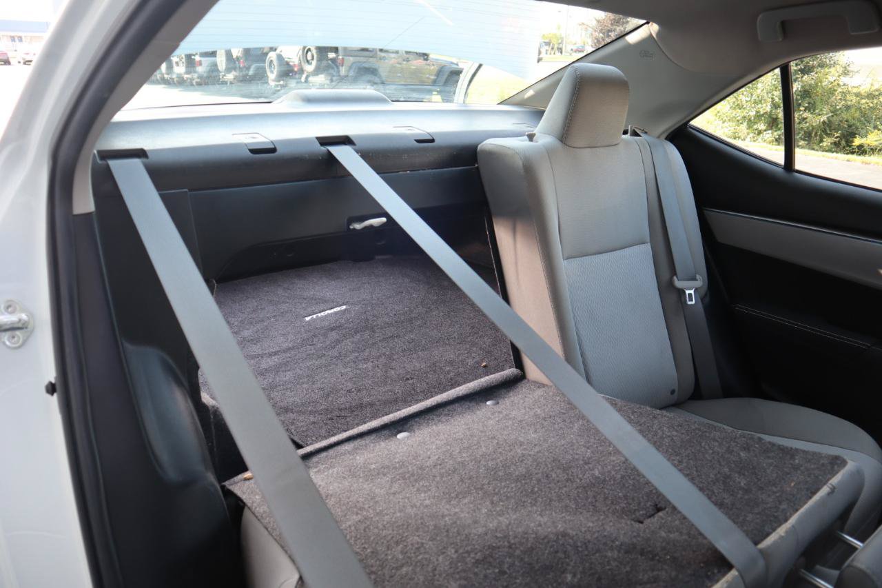 Used 2015 Toyota Corolla LE FWD image 37