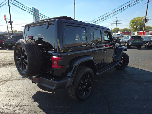 Used 2023 Jeep Wrangler Unlimited Sahara w/ Cold Weather Group image 7