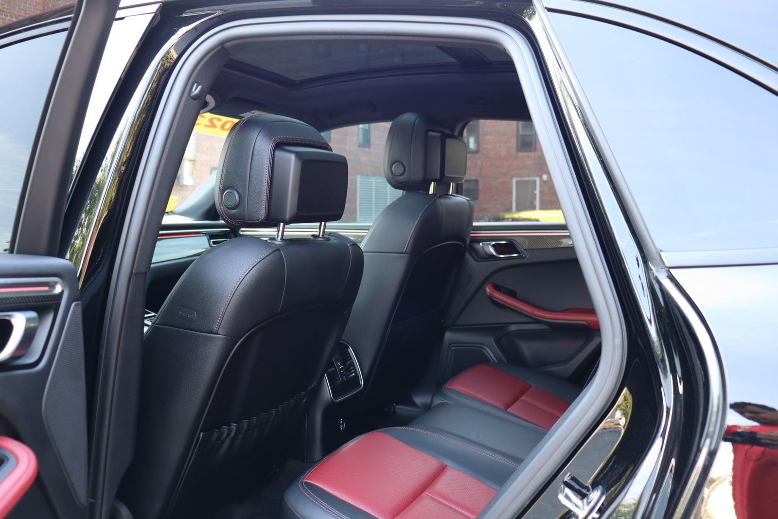 Used 2023 Porsche Macan Turbo AWD/4WD image 14