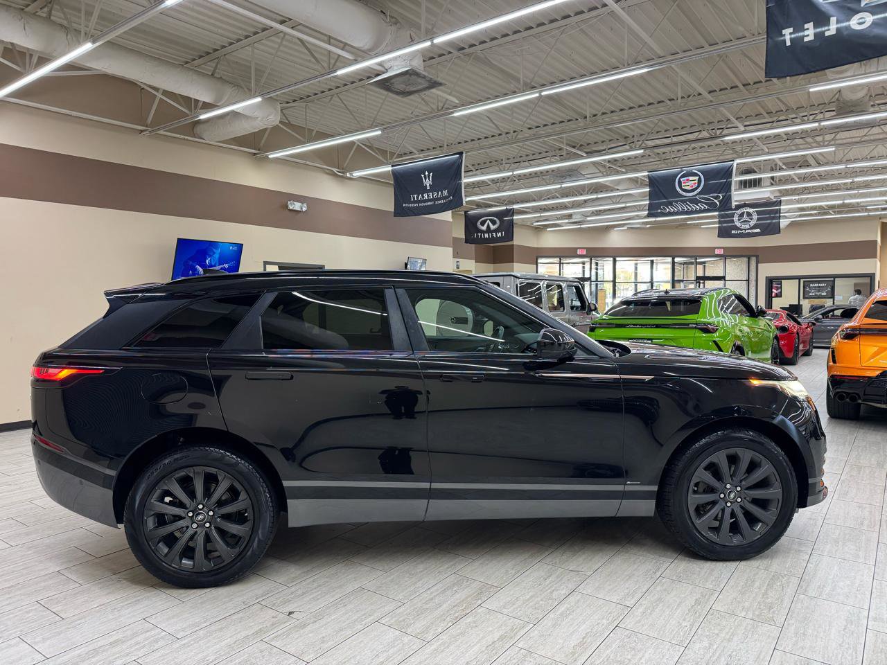 Used 2018 Land Rover Range Rover Velar R-Dynamic SE image 6