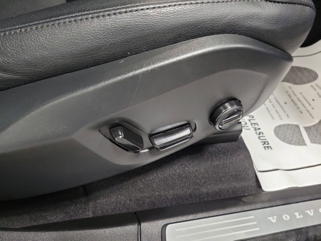 Used 2025 Volvo XC90 B5 Core image 43
