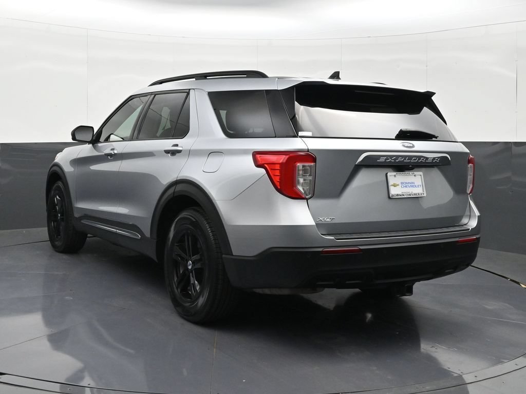 Used 2023 Ford Explorer XLT RWD image 3