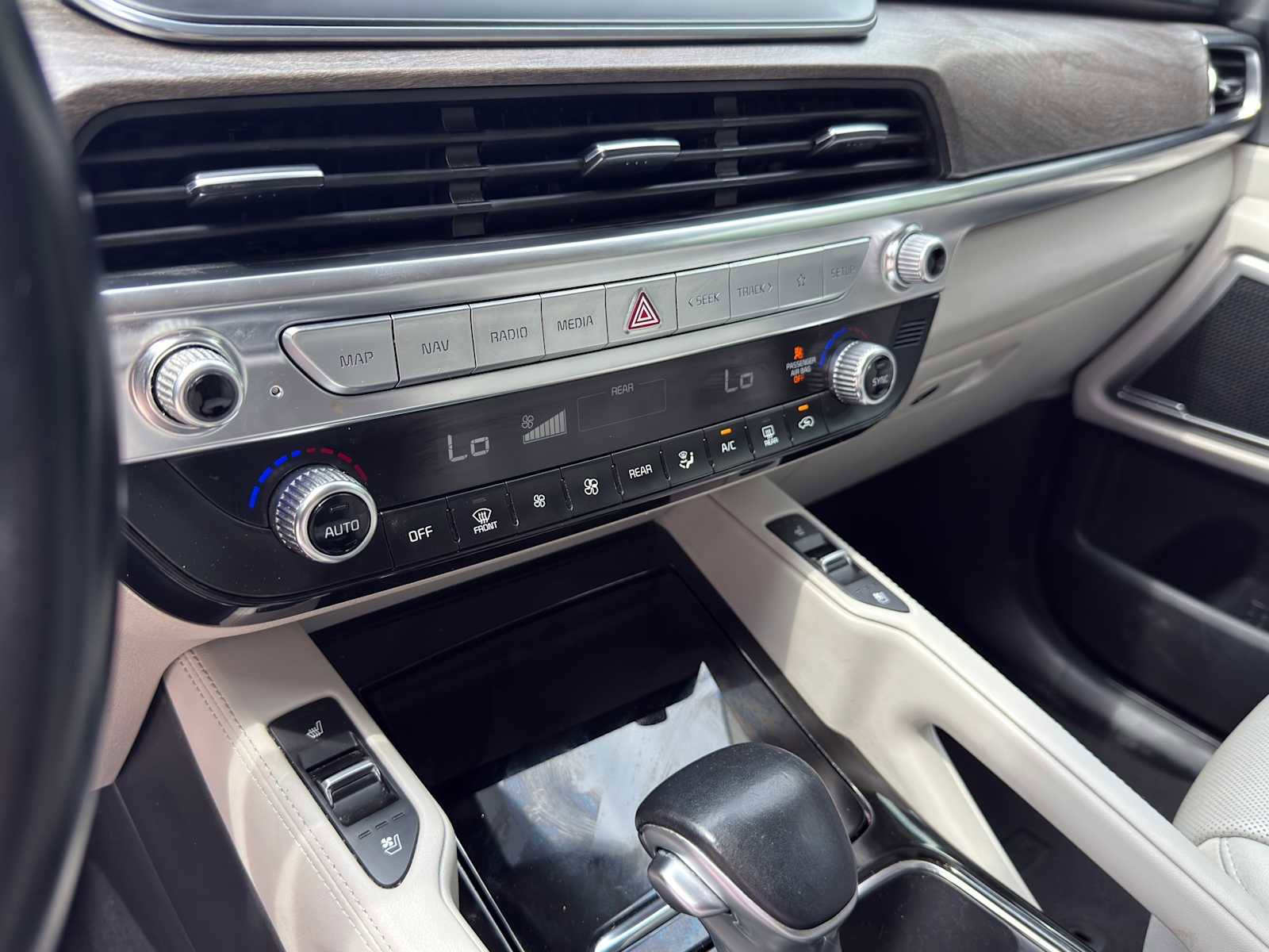 Used 2020 Kia Telluride EX w/ EX Premium Package image 16