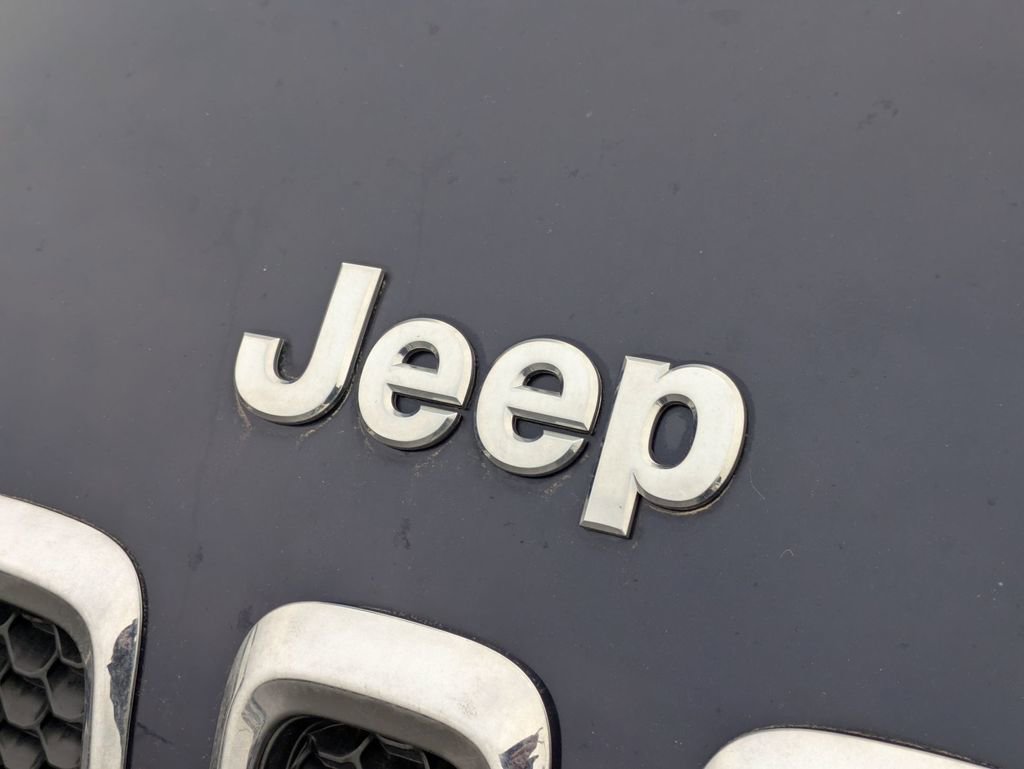 Used 2016 Jeep Cherokee Latitude w/ Cold Weather Group image 11