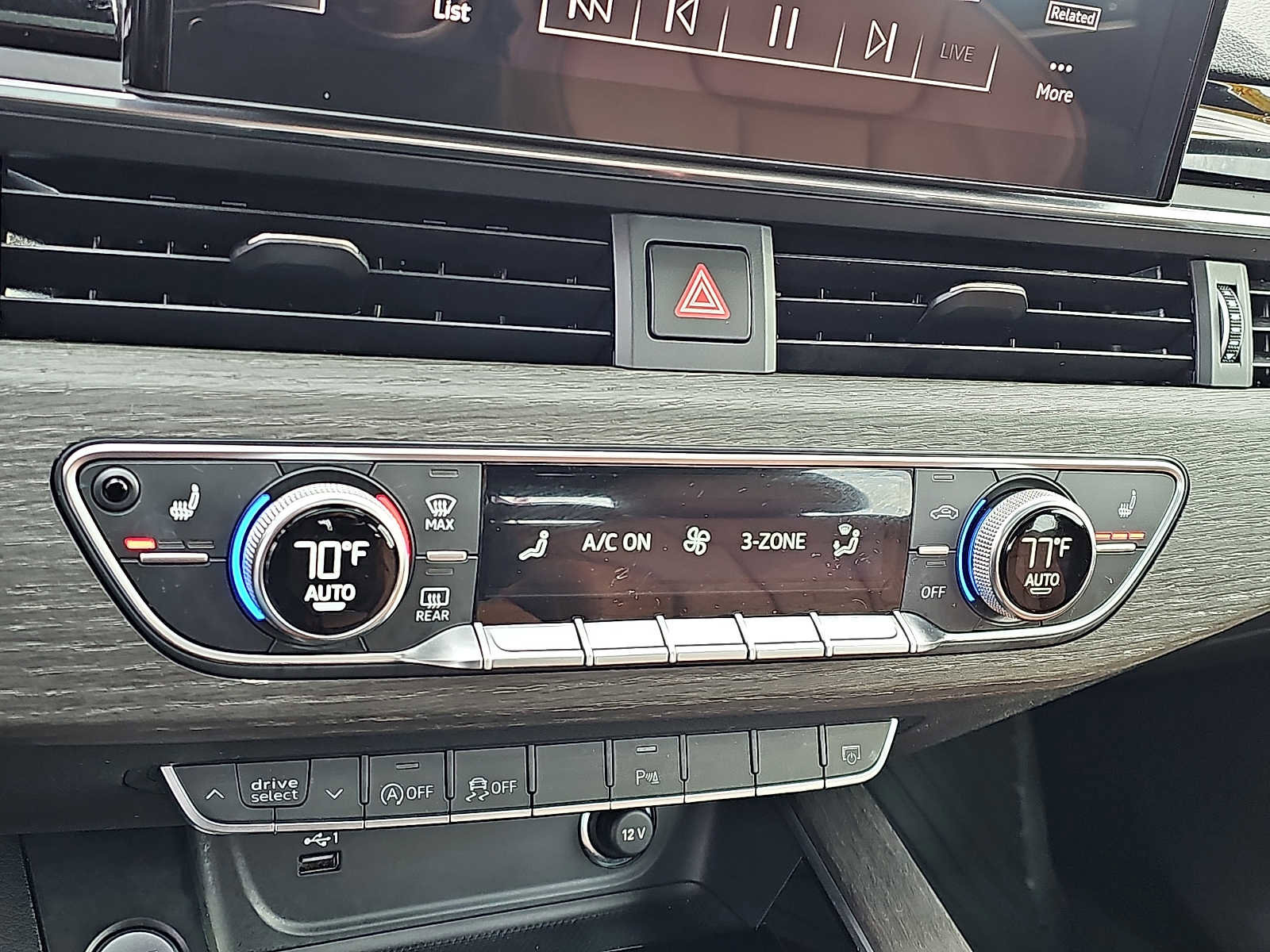 Used 2024 Audi A4 2.0T Premium w/ Convenience Package image 17