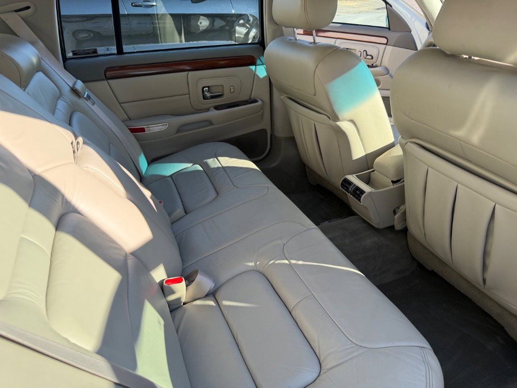 Used 1999 Cadillac De Ville Base image 10
