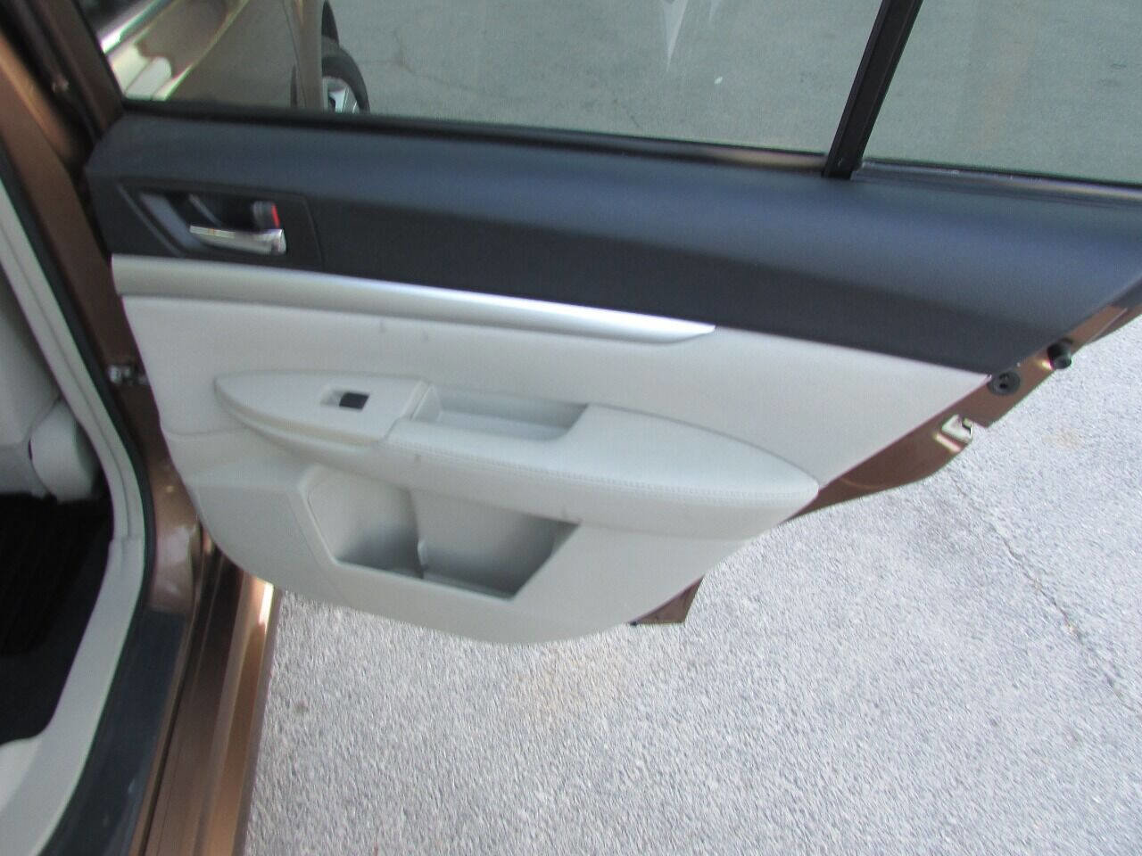 Used 2011 Subaru Legacy 2.5i image 43