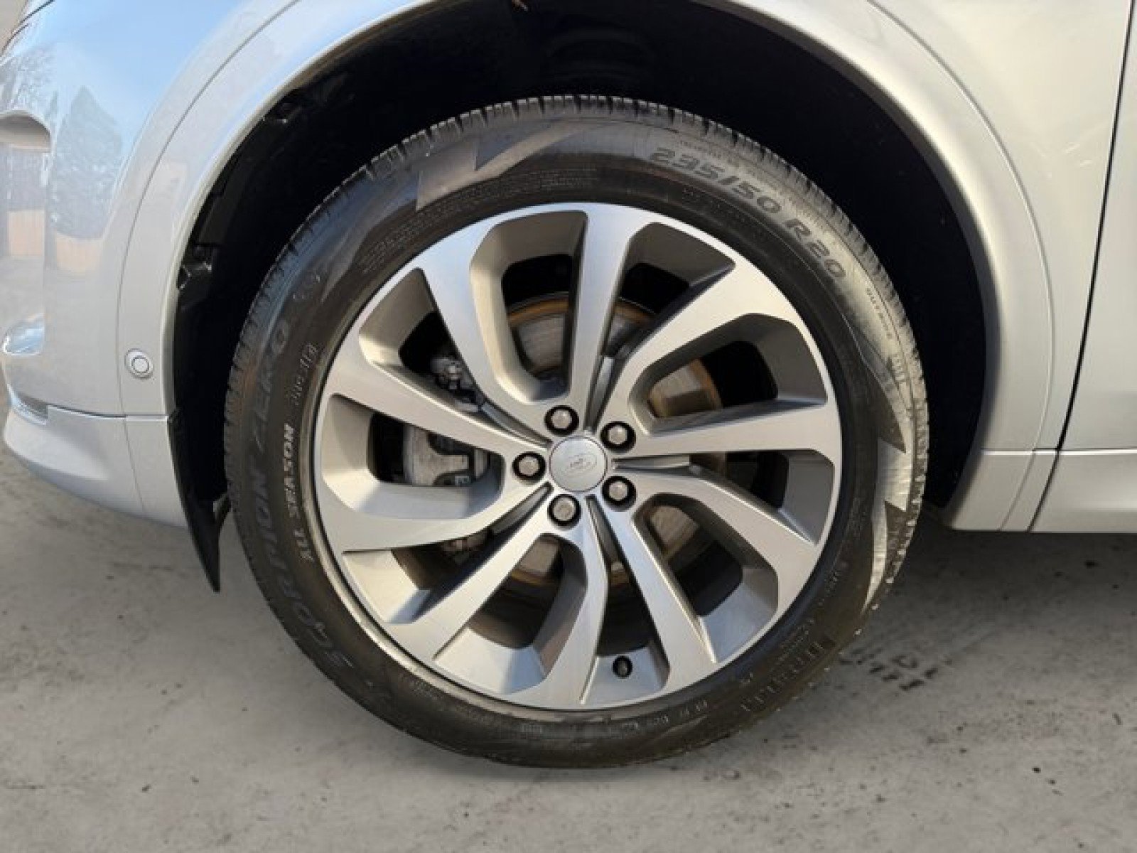 Used 2024 Land Rover Discovery Sport S image 9