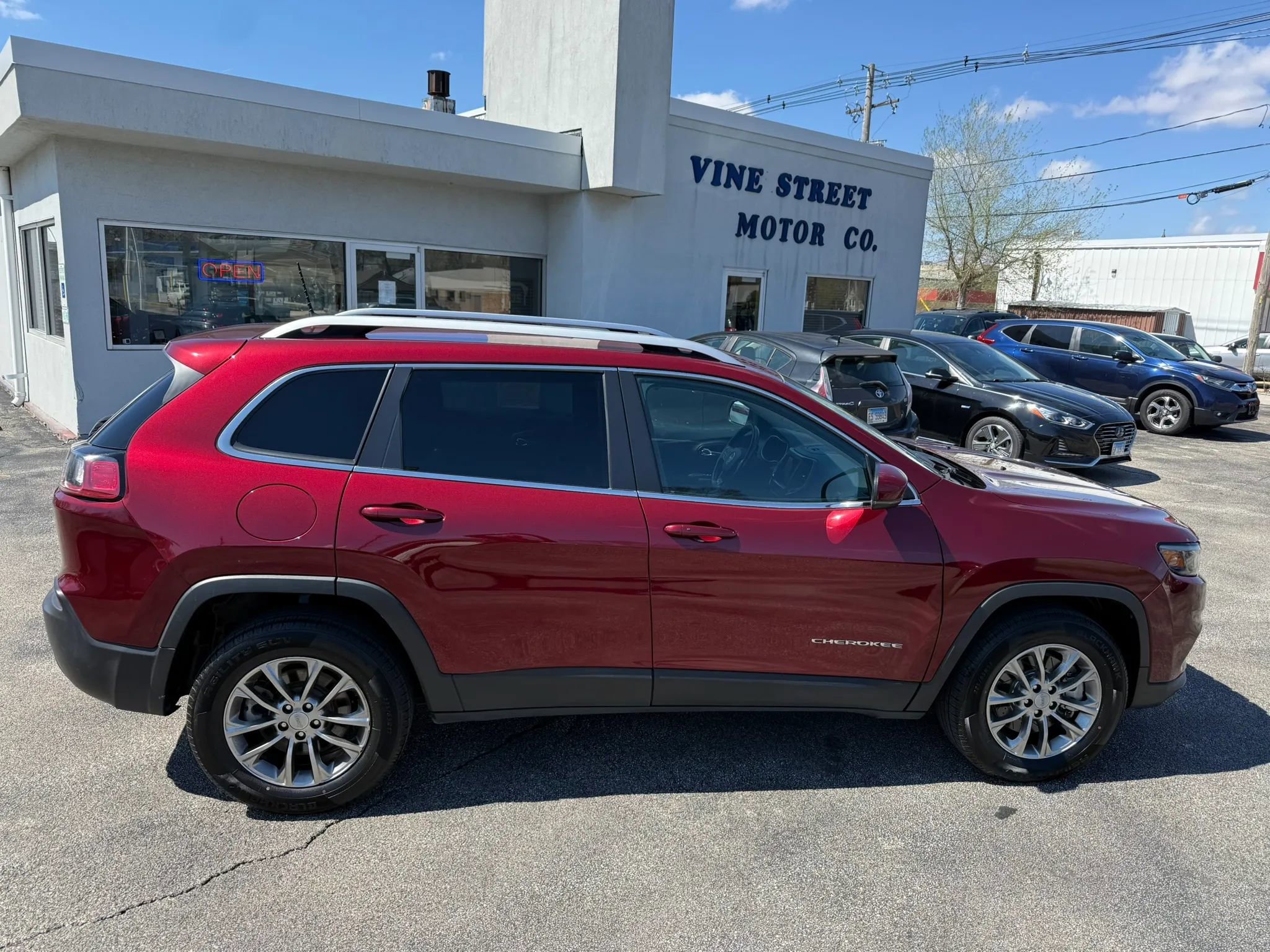 Used 2021 Jeep Cherokee Latitude Lux w/ Comfort/Convenience Group image 1