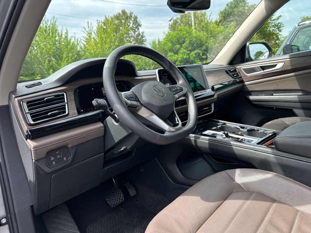 Used 2024 Volkswagen Atlas SEL AWD/4WD image 12