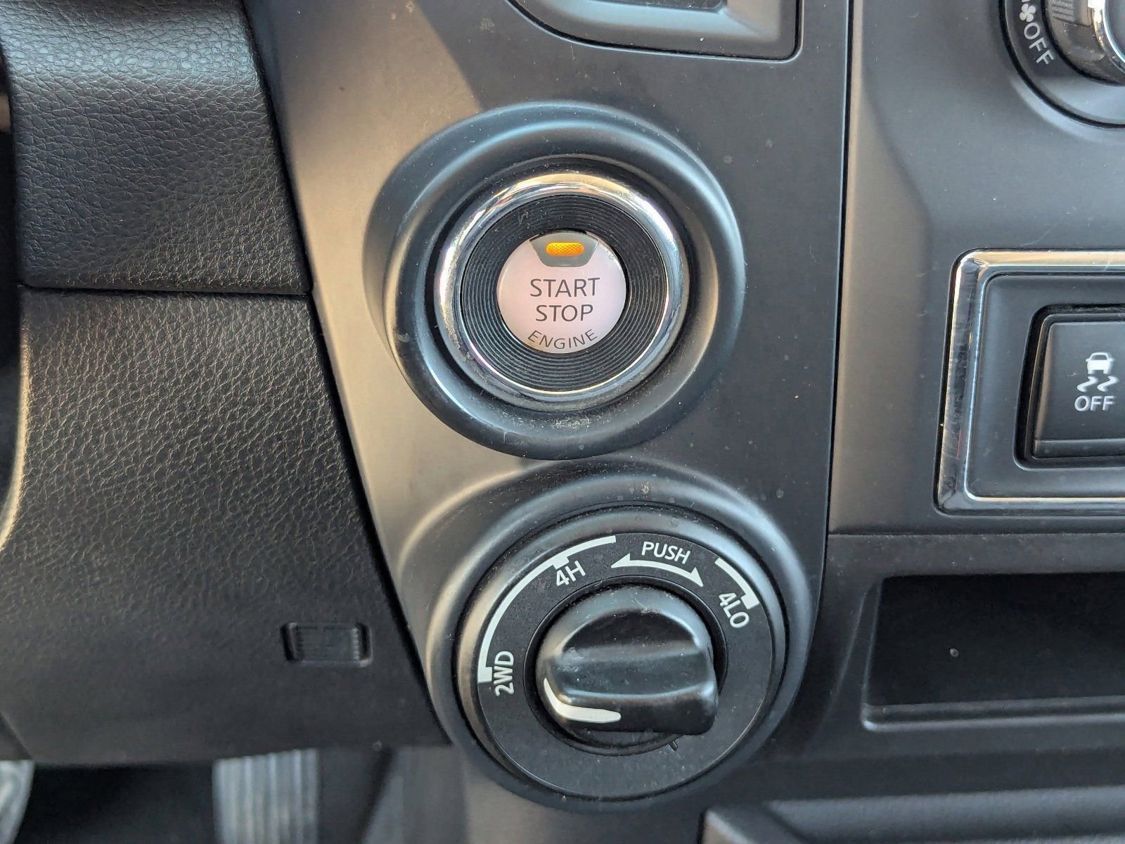 Used 2024 Nissan Titan SV image 31