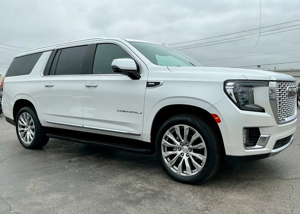 Used 2022 GMC Yukon XL Denali AWD/4WD image 6