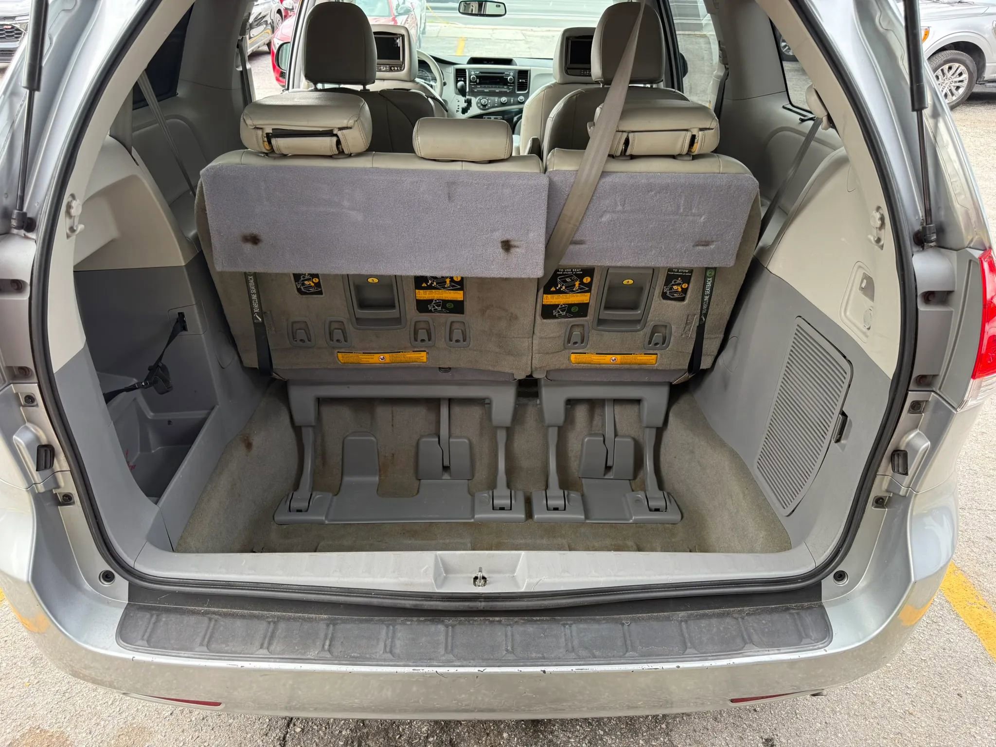 Used 2011 Toyota Sienna LE FWD image 7