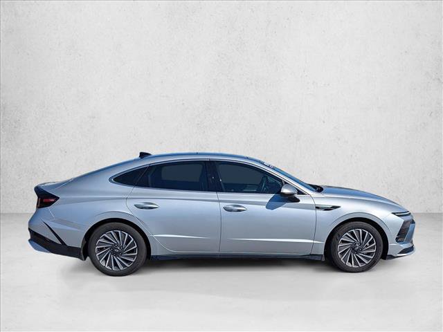 Certified 2025 Hyundai Sonata Limited FWD image 4