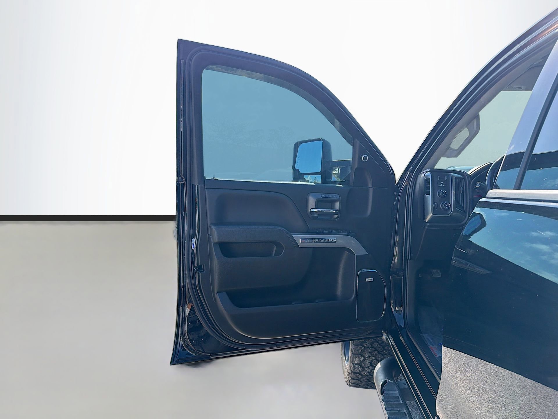 Used 2019 Chevrolet Silverado 2500 LTZ w/ Duramax Plus Package image 21