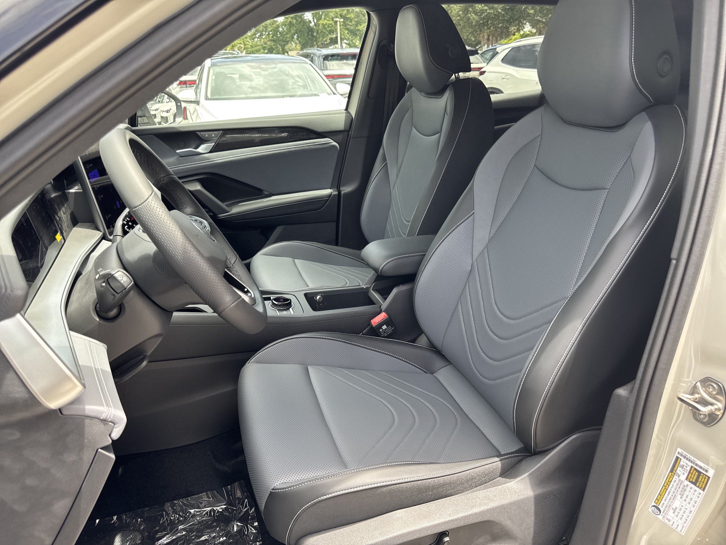 New 2026 Volkswagen Tiguan SE R-Line FWD image 20