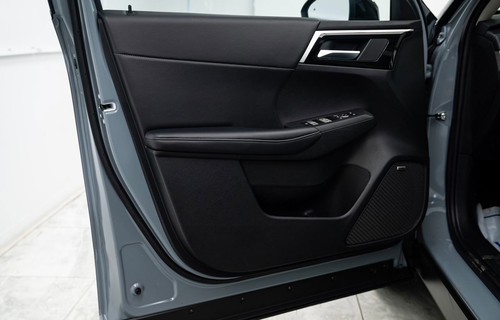 Used 2025 Mitsubishi Outlander Trail Edition image 13