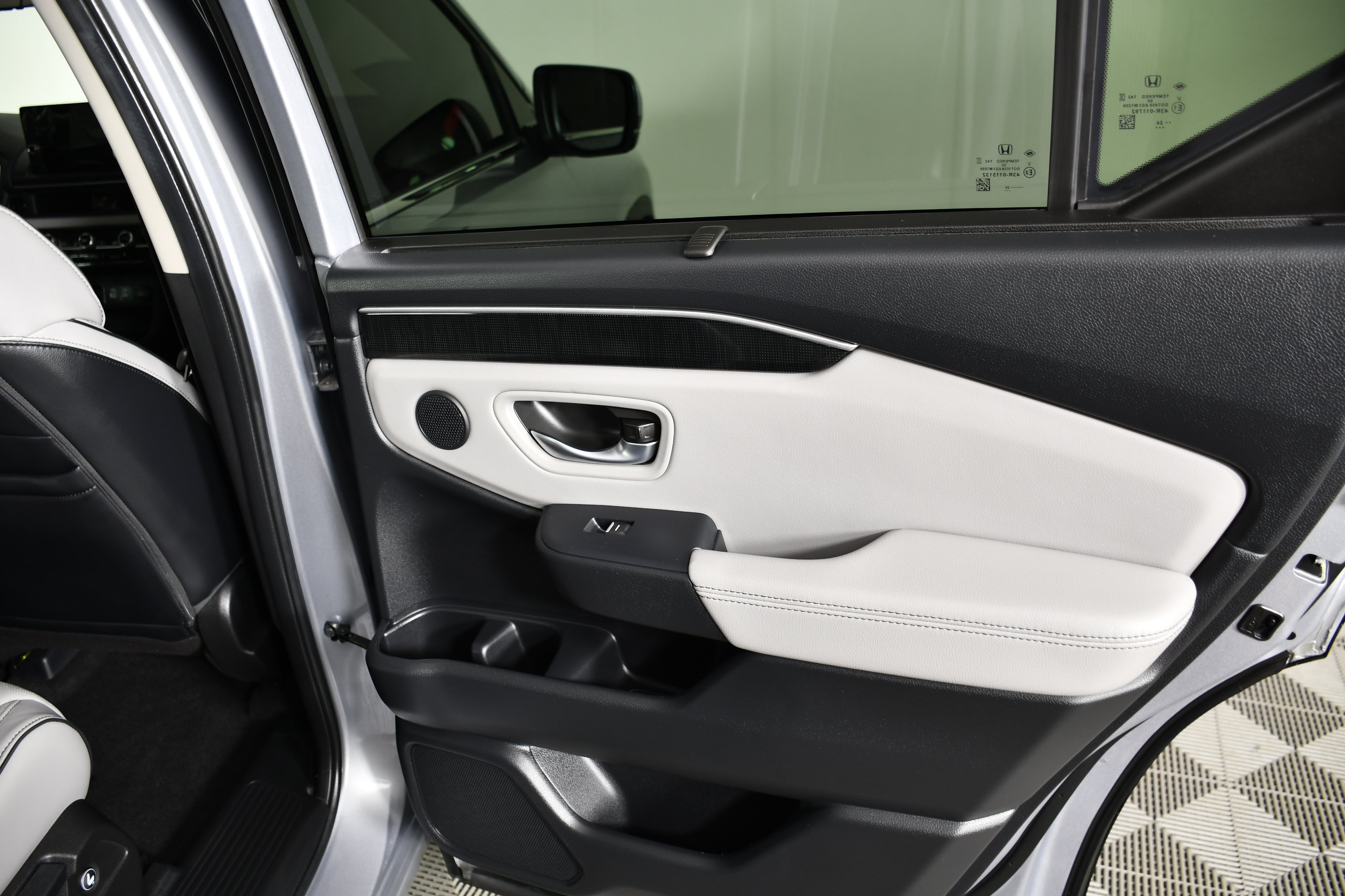 Certified 2025 Honda Pilot Elite image 44