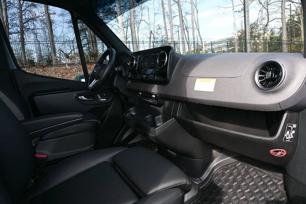 Used 2023 Mercedes-Benz Sprinter 2500 image 26