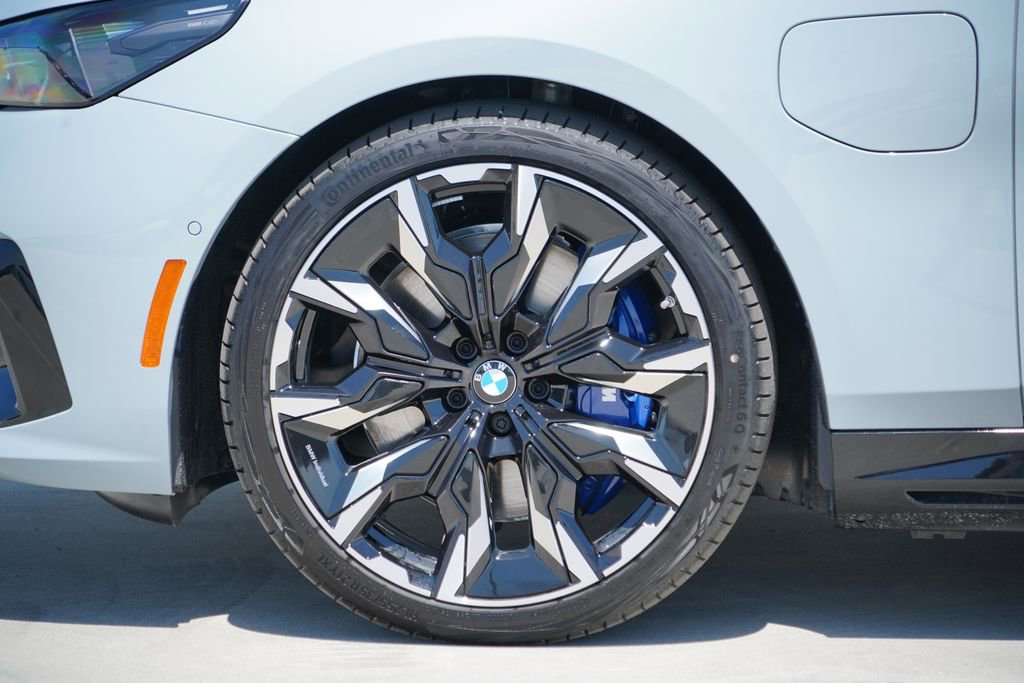 New 2026 BMW 550e xDrive w/ Executive Package AWD/4WD image 5