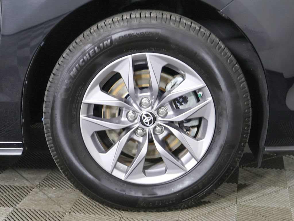 Used 2024 Toyota Sienna LE AWD/4WD image 20