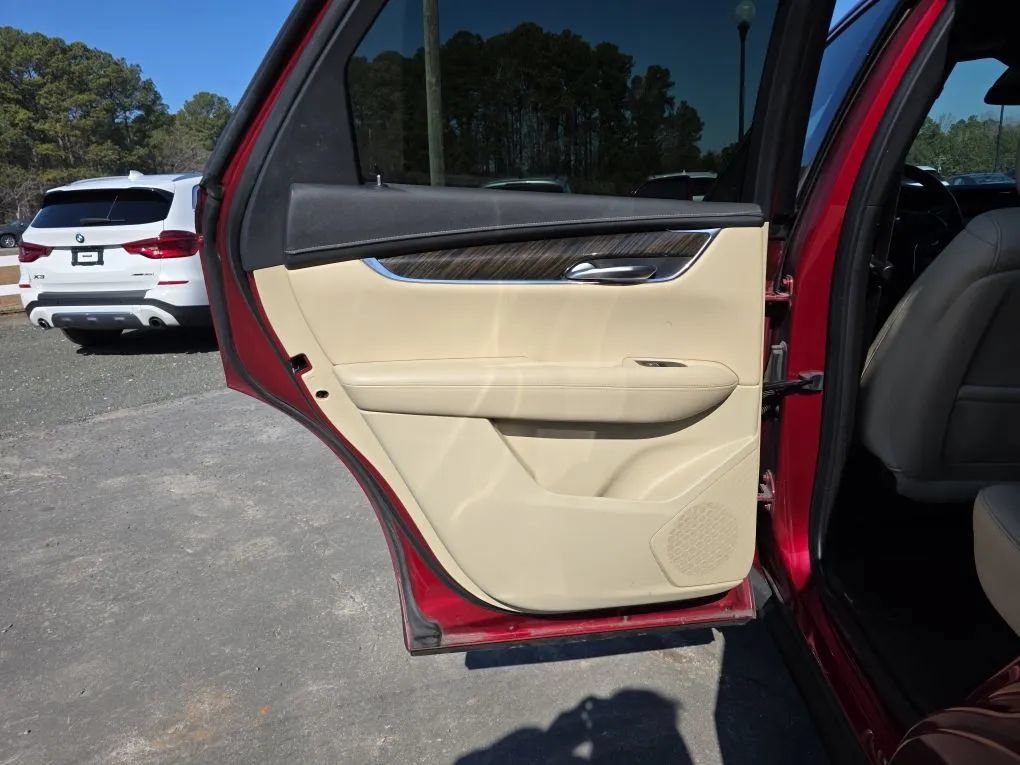 Used 2019 Cadillac XT5 AWD image 43