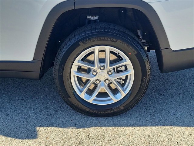 New 2025 Jeep Grand Cherokee L Laredo image 19