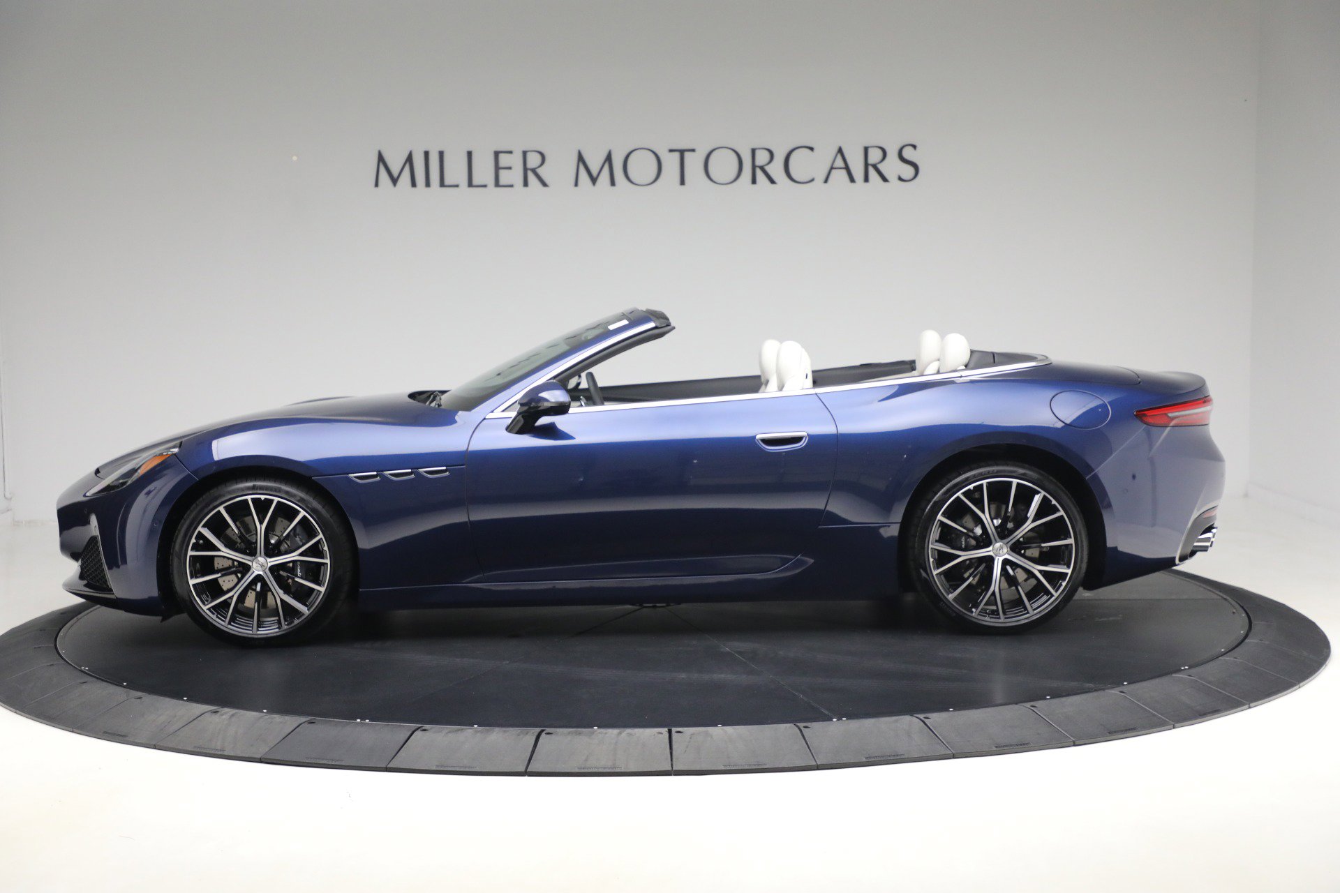 New 2026 Maserati GranCabrio Modena image 2