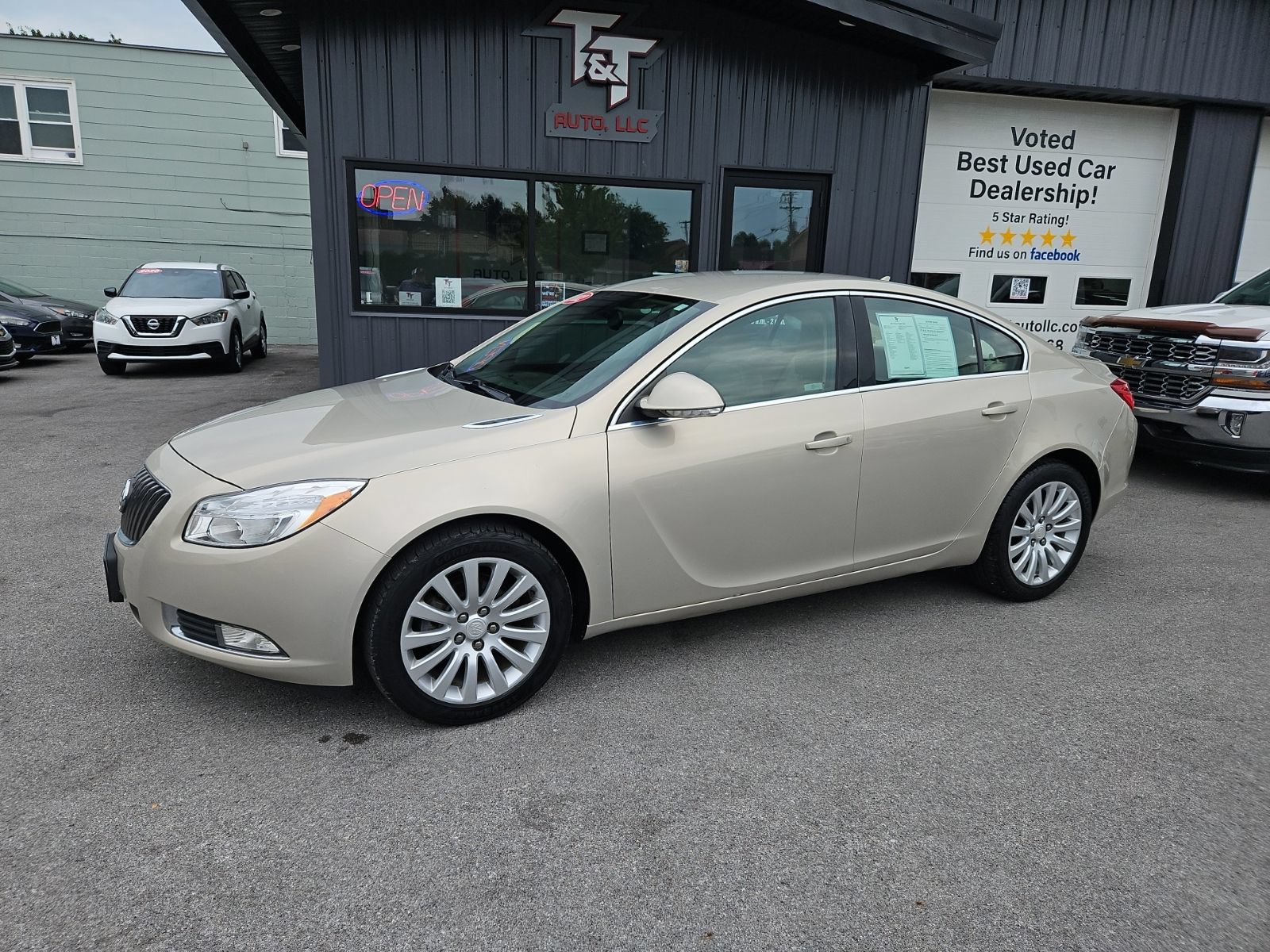 Used 2012 Buick Regal Leather FWD image 2