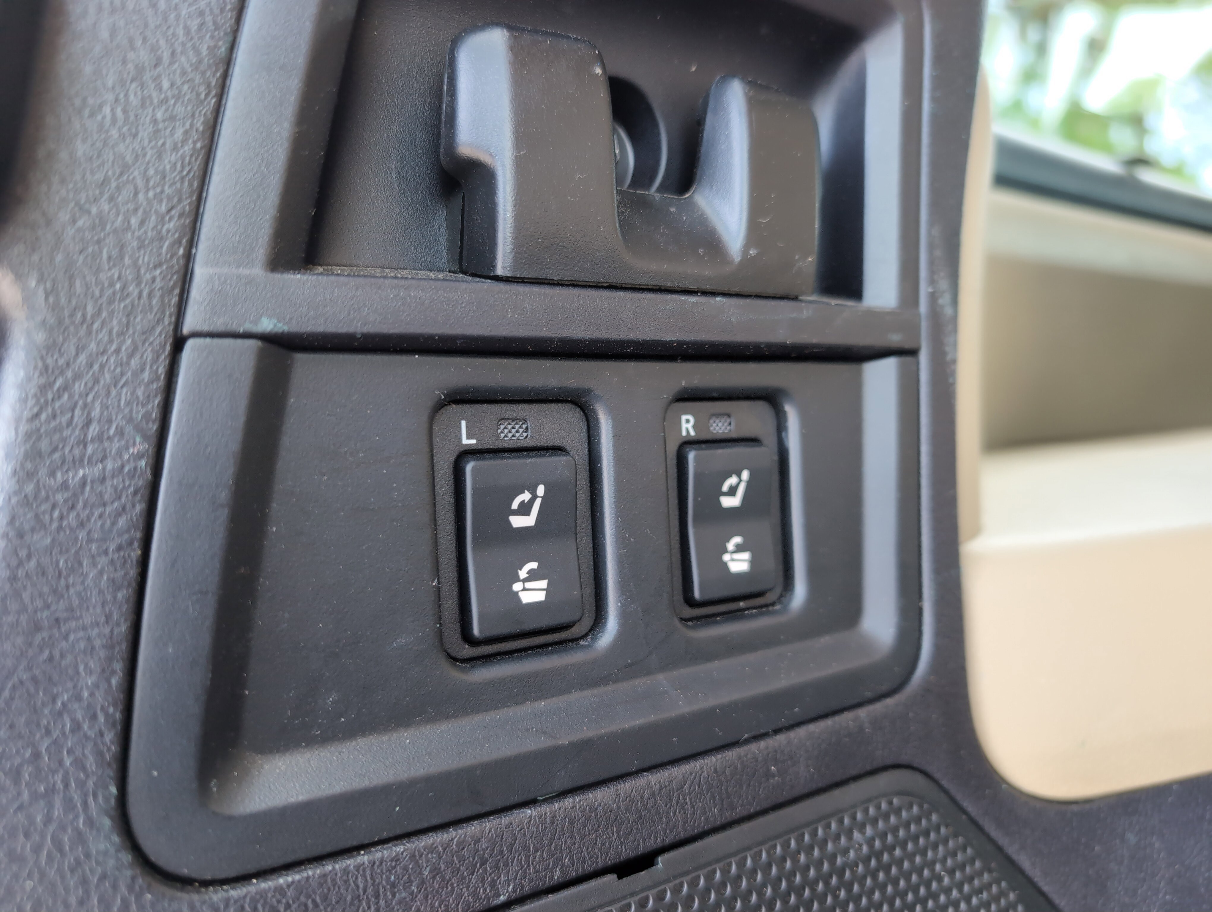 Used 2020 Toyota Sequoia Platinum AWD/4WD image 37