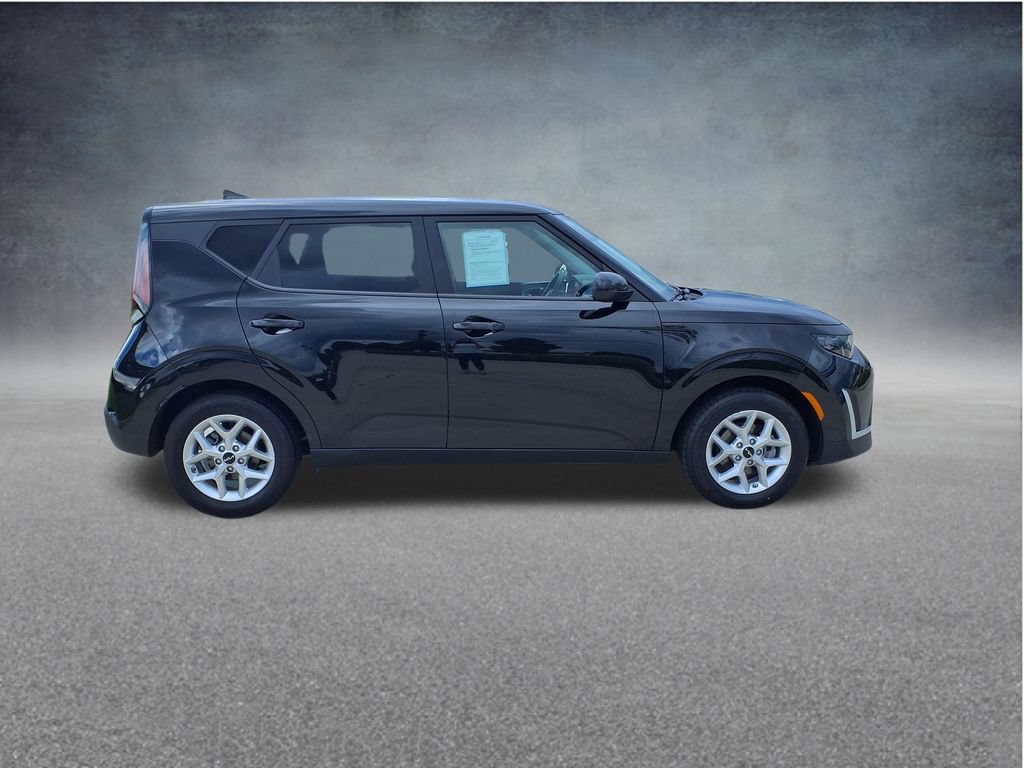 Used 2025 Kia Soul LX w/ LX Technology Package FWD image 10