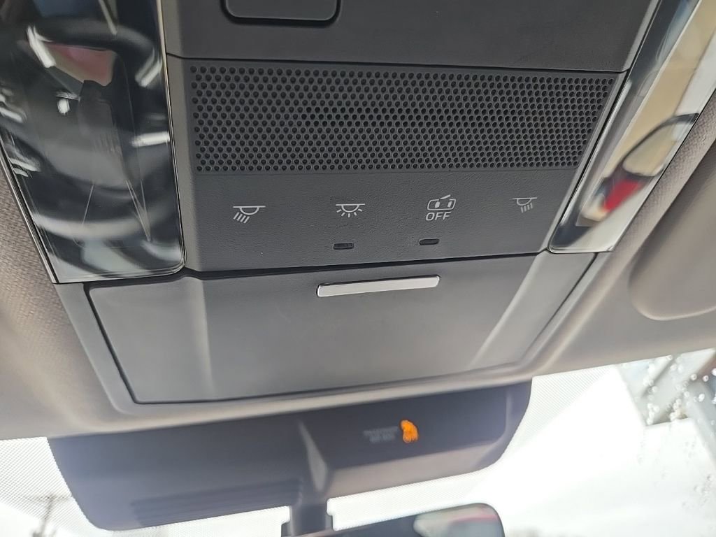 Used 2025 Mitsubishi Outlander SE image 65