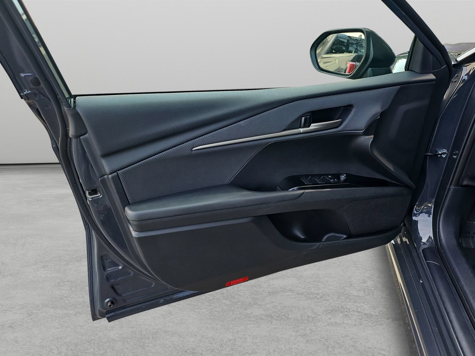 Used 2025 Toyota Camry SE FWD image 34