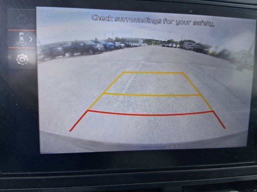 Used 2023 Kia Carnival LX image 17