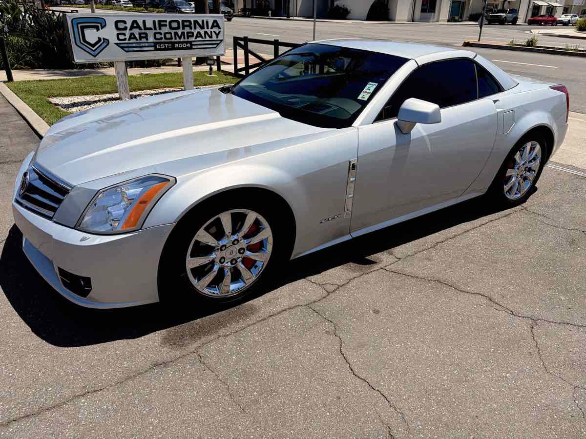 Used 2009 Cadillac XLR RWD image 13