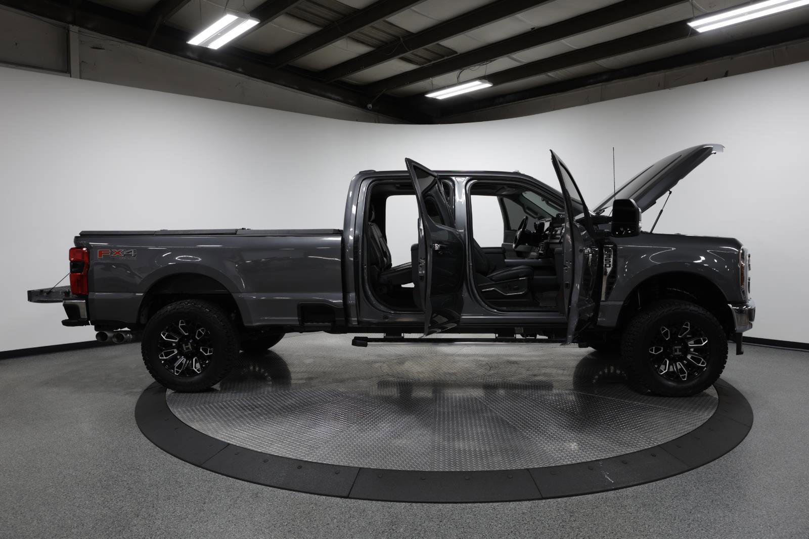 Used 2024 Ford F350 Lariat w/ Chrome Package image 9