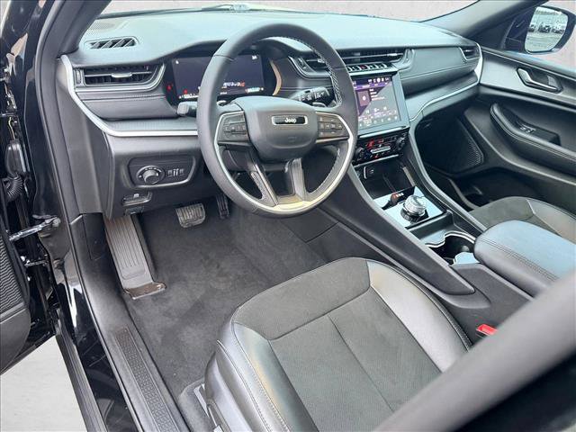 Used 2025 Jeep Grand Cherokee L Altitude image 9